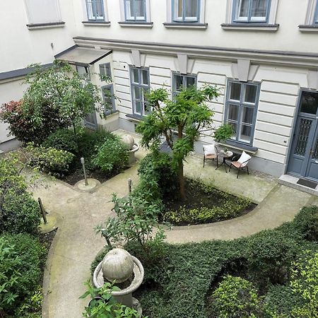 Hidden Gem With Terrace On The Andrassy Fashion Road Apartment Budapesta Exterior foto
