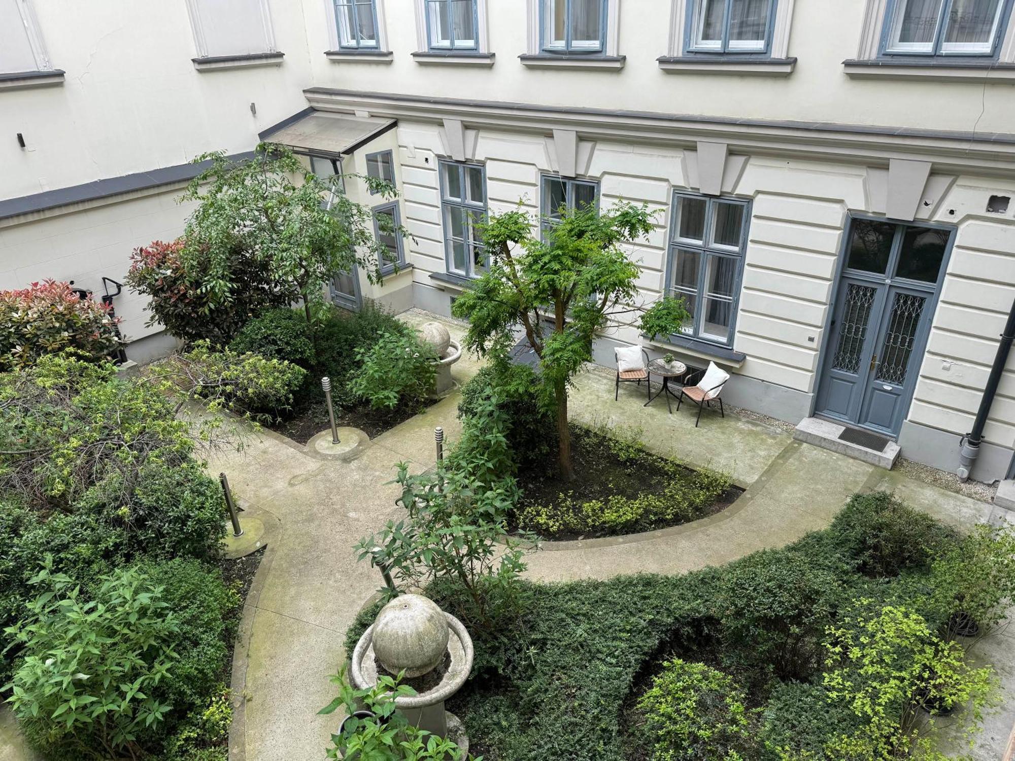 Hidden Gem With Terrace On The Andrassy Fashion Road Apartment Budapesta Exterior foto